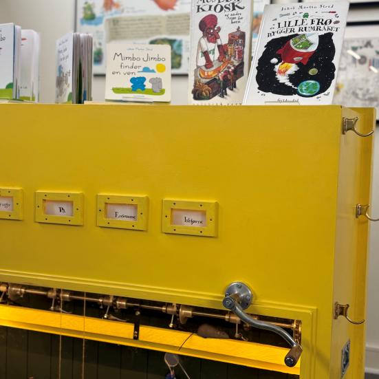 Strids store gule maskine