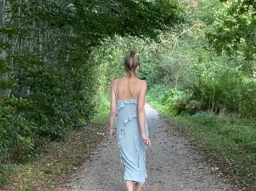 Christel Wiinblad går på sti